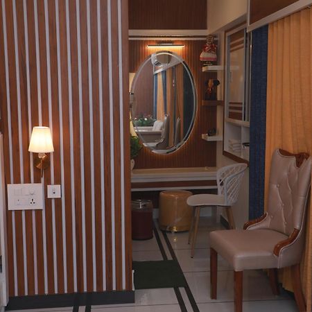 Excellency Airport Hotel Kochi Kültér fotó